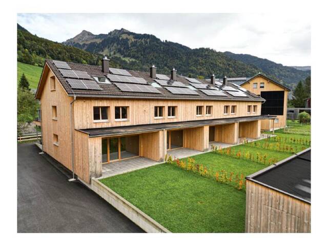 Immobilie in Au - Bregenzerwald - Au, Vollholz Reihenhaus mit Garten, Terrasse und Schuppen, kurzfristig beziehbar - Bild 0