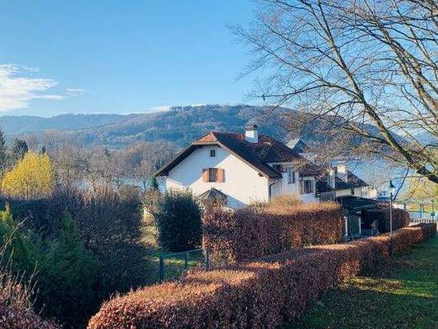 Immobilie in Seewalchen am Attersee - Ferienhaus in unmittelbarer Seenähe mit Badehaus-Nutzung - Bild 0