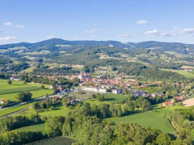 Immobilie in Pöllau bei Hartberg - Dachgeschoss - Wohnung im 2. OG - im Zentrum von Pöllau - Naturpark Pöllauer Tal - Ruhe - Sonne - Aussicht! - Bild 4