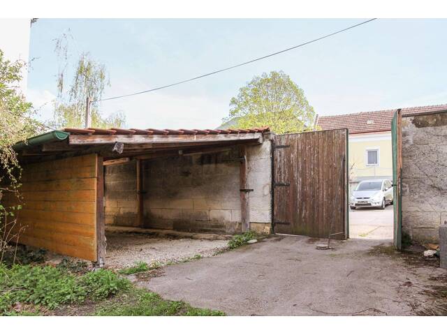 Immobilie in Mannersdorf am Leithagebirge - Sanierungsbedürftiges Wohnhaus mit großem Garten und Stadl im Zentrum von Mannersdorf - Bild 1