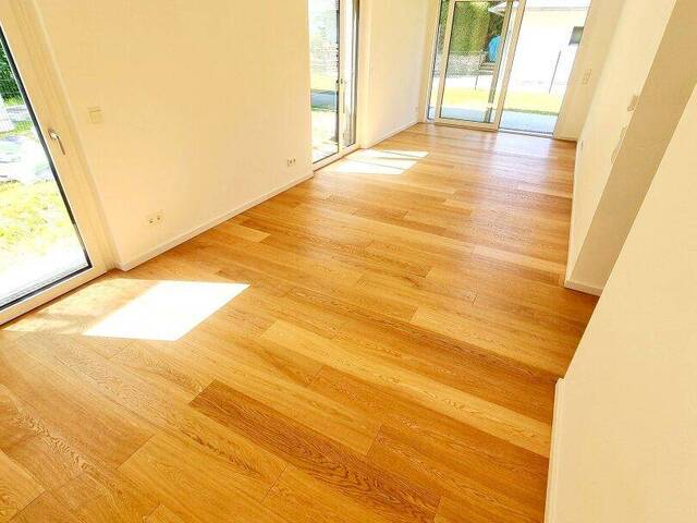 Immobilie in Kaltenleutgeben - FIRE SALE! Barfuß ins Gras. Direkt vom Wohnzimmer aus. Den Sommer bereits im eigenen Garten verbringen! TOP Neubauwohnung mit viel Freiraum! 3 Zimmer   Grün wohin das Auge reicht   Luftwärmepumpe! - Bild 3