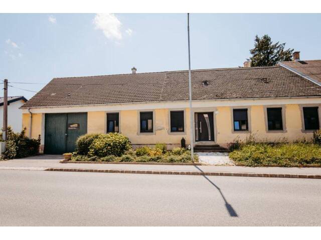 Immobilie in Ladendorf - Landhaus mit Potential im Ortsverband - Bild 0