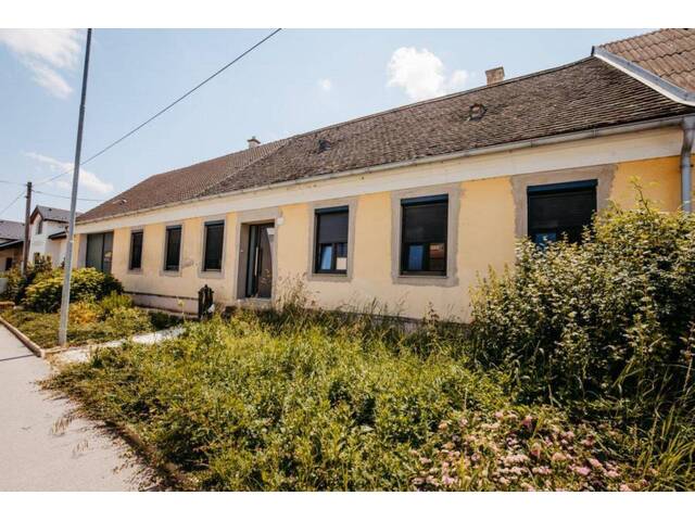 Immobilie in Ladendorf - Landhaus mit Potential im Ortsverband - Bild 2