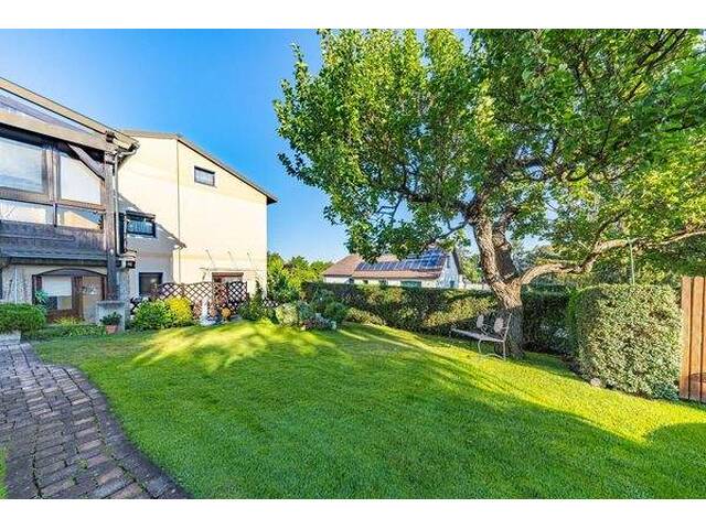 Immobilie in Hollabrunn - Ihr privates Wohnparadies - Stilvolles Zuhause mit Pool, Balkon, Doppelgarage & 2 Wintergärten! - Bild 1