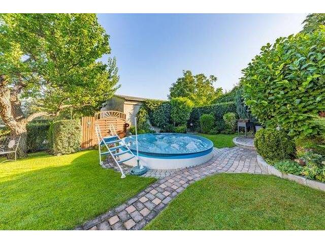 Immobilie in Hollabrunn - Ihr privates Wohnparadies - Stilvolles Zuhause mit Pool, Balkon, Doppelgarage & 2 Wintergärten! - Bild 4