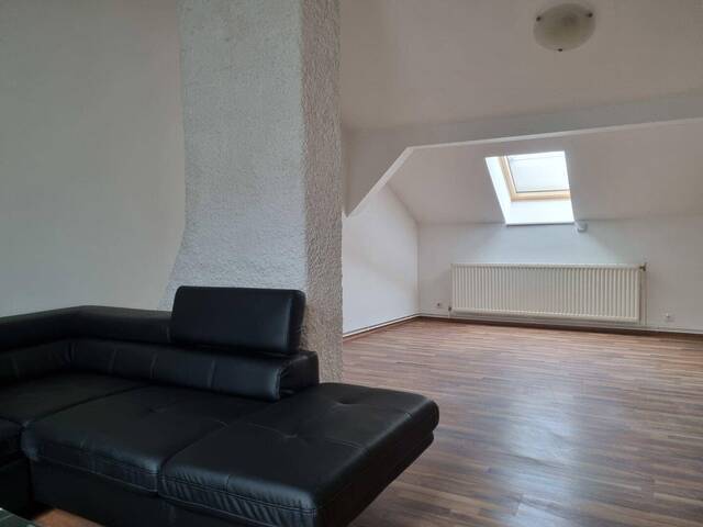 Immobilie in Gloggnitz - NEUREAL - Wunderschöne Dachgeschosswohnung im Zentrum von Gloggnitz zu verkaufen! - Bild 1