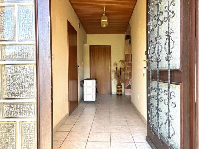 Immobilie in Bad Radkersburg - Renovierungsbedürftiges 120m² Einfamilienhaus mit Terrasse, Ferienappartement, zwei Garagen und Garten - Bild 3