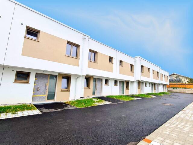 Immobilie in Sooß - Familientraum in Massivbauweise – Modernes Reihenhaus mit Garten - inkl. PV ANLAGE - Bild 0