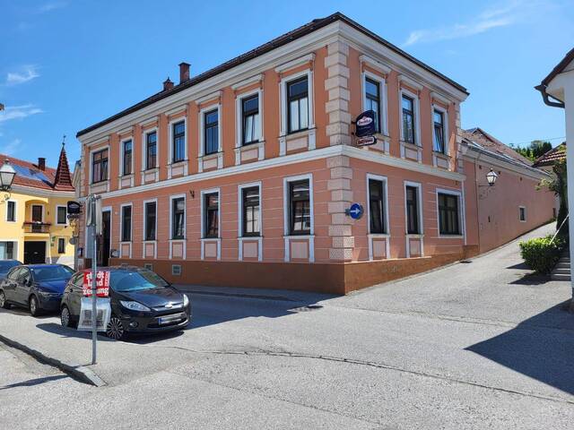 Immobilie in Zwettl-Niederösterreich - NEUER PREIS! STADTHAUS - ANLAGEOBJEKT MIT GASTHAUS, BAR, WOHNUNG UND VIELEN MÖGLICHKEITEN - Bild 0