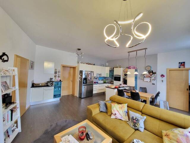 Immobilie in Zwettl-Niederösterreich - NEUER PREIS! STADTHAUS - ANLAGEOBJEKT MIT GASTHAUS, BAR, WOHNUNG UND VIELEN MÖGLICHKEITEN - Bild 2