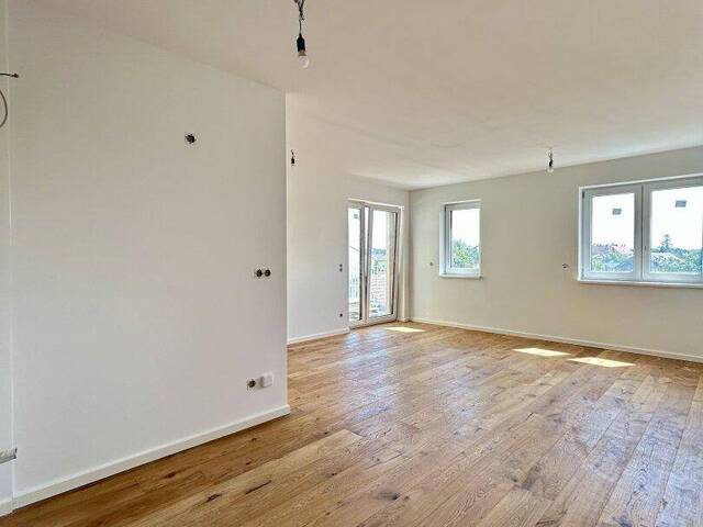 Immobilie in Mannswörth - Erstklassige 73.8m² Wohnung mit Balkon in Mannswörth, Perfekt für Erstbezug! - Bild 0