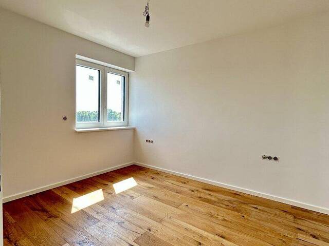 Immobilie in Mannswörth - Erstklassige 73.8m² Wohnung mit Balkon in Mannswörth, Perfekt für Erstbezug! - Bild 3