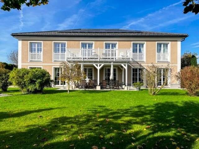 Immobilie in Neumarkt am Wallersee - Herrschaftliche Landhaus-Villa für Menschen mit Raumanspruch - Bild 0