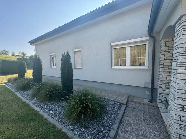 Immobilie in Riegersburg - Idyllisches Einfamilienhaus in ruhiger Lage mit großzügigem Garten in Neustift b. Riegersburg - Bild 2