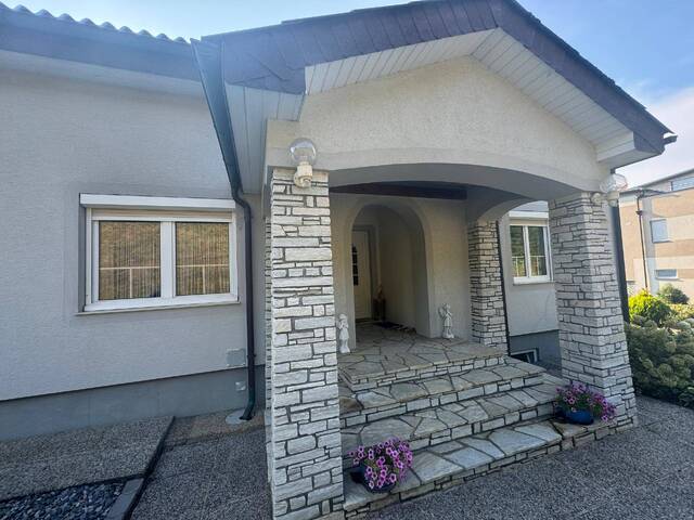 Immobilie in Riegersburg - Idyllisches Einfamilienhaus in ruhiger Lage mit großzügigem Garten in Neustift b. Riegersburg - Bild 3