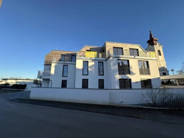 Immobilie in Ebreichsdorf - NEUE 4 ZIMMERWOHNUNG MIT GROßZÜGIGER TERRASSE & GARTEN - Bild 0