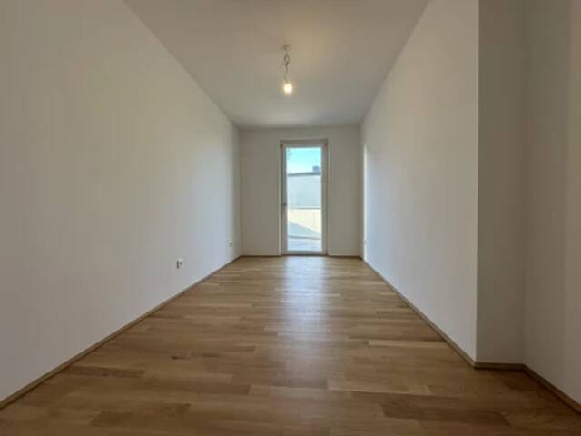Immobilie in Ebreichsdorf - NEUE 4 ZIMMERWOHNUNG MIT GROßZÜGIGER TERRASSE & GARTEN - Bild 3