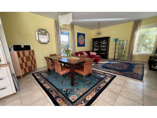 Immobilie in Kronstorf - Großer Garten mit Traum-Villa - Bild 0