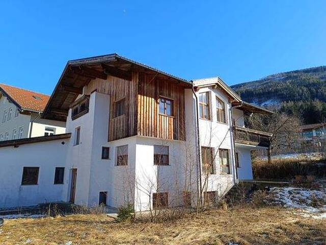 Immobilie in Rinn - Selten!! Zweifamilienhaus ideal auch für Praxis, in Rinn, mit 1800 qm großen Grundstück!!Das Grundstück kann auch in 2 Parzellen geteilt werden. - Bild 0