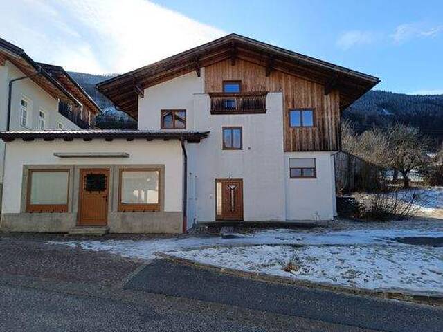 Immobilie in Rinn - Selten!! Zweifamilienhaus ideal auch für Praxis, in Rinn, mit 1800 qm großen Grundstück!!Das Grundstück kann auch in 2 Parzellen geteilt werden. - Bild 2