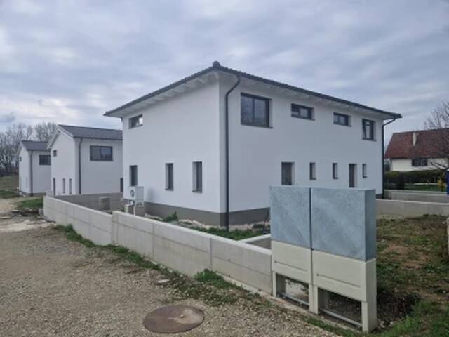 Immobilie in Frauendorf an der Au - WOHNEN AN DEN DONAUAUEN UND AM WAGRAM: MODERN, MASSIV & HOCHWERTIG WOHNEN IN DER WEINREGION WAGRAM MIT BESTER INFRASTRUKTUR UND VERKEHRSANBINDUNG - Bild 1