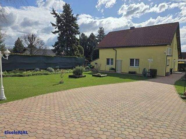 Immobilie in Gänserndorf - VERKAUF aus Verlassenschaft -Haus mit großem Garten - für den Landeanflug Ihrer Lieben! - Bild 1