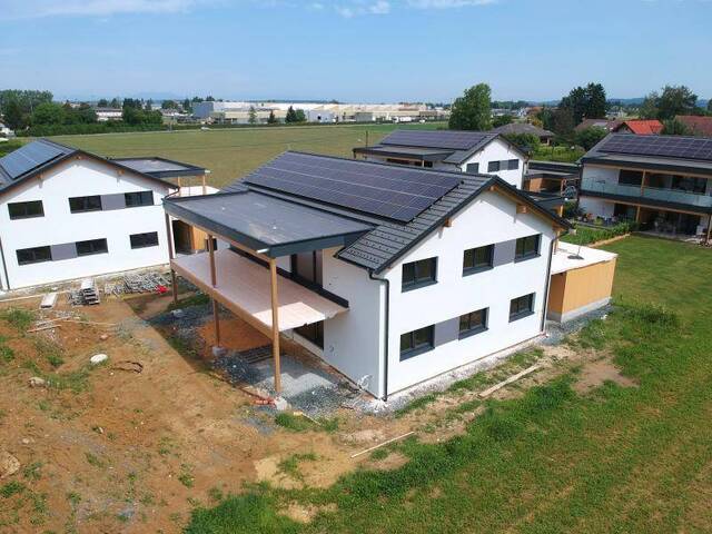 Immobilie in Fürstenfeld - Nur mehr 1 verfügbar: Wunderschöne, vermietete Anlegerwohnung (72m²) mit überdachter Terrasse und Riegersburgblick bei Fürstenfeld! Provisionsfrei! - Bild 0