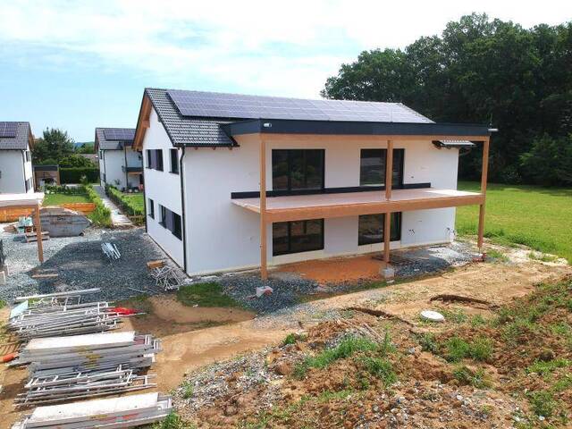 Immobilie in Fürstenfeld - Nur mehr 1 verfügbar: Wunderschöne, vermietete Anlegerwohnung (72m²) mit überdachter Terrasse und Riegersburgblick bei Fürstenfeld! Provisionsfrei! - Bild 1
