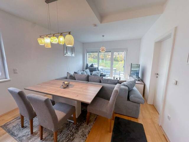 Immobilie in Feldbach - Weitblick genießen: Eigentumswohnung mit traumhafter Aussicht bei Feldbach ...! - Bild 0