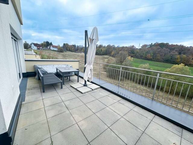 Immobilie in Feldbach - Weitblick genießen: Eigentumswohnung mit traumhafter Aussicht bei Feldbach ...! - Bild 1