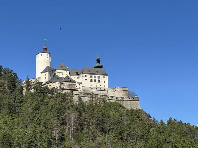 Immobilie in Forchtenstein - sehr gepflegtes Wohnhaus mit traumhaftem Blick auf die Burg - Bild 3