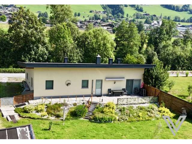 Immobilie in Uttendorf - Wohnhaus mit Terrasse und großem Garten in schöner Lage - Bild 1