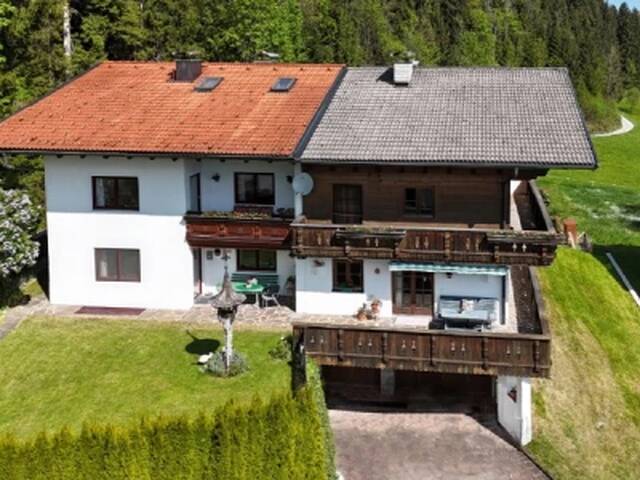 Immobilie in Hopfgarten im Brixental - Doppelhaus mit viel Wohn- und Nutzraum und großem Potenzial in Hopfgarten zu verkaufen. - Bild 0