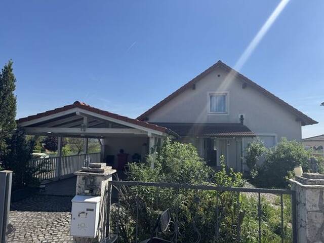 Immobilie in Leobendorf - Außergewöhnliches Einfamilienhaus mit zwei Wohneinheiten, Garten und Gästehaus - am Ortsrand im Grünen und dennoch stadtnah - Bild 1