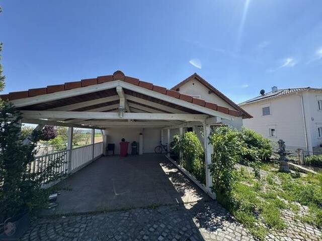 Immobilie in Leobendorf - Außergewöhnliches Einfamilienhaus mit zwei Wohneinheiten, Garten und Gästehaus - am Ortsrand im Grünen und dennoch stadtnah - Bild 2