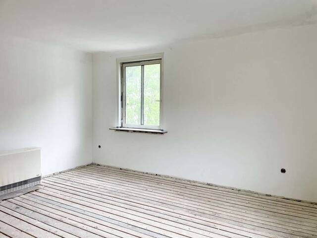 Immobilie in Purkersdorf - PROVISIONSFREI VOM EIGENTÜMER! SANIERUNGSBEDÜRFTIGE 3-ZIMMER-WOHNUNG NÄHE PURKERSDORF ZENTRUM! - Bild 1