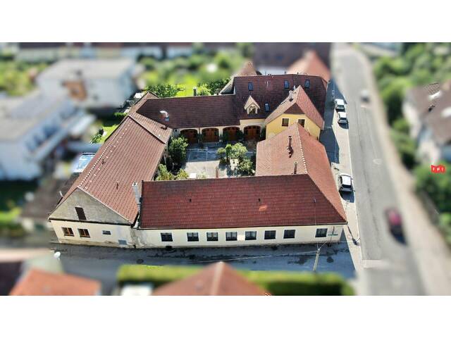 Immobilie in Furth bei Göttweig - Tradititioneller Vierkanthof mit 2 Wohnhäusern, Heurigenlokal & Hofladen Nähe Stift Göttweig bei Krems - Bild 0