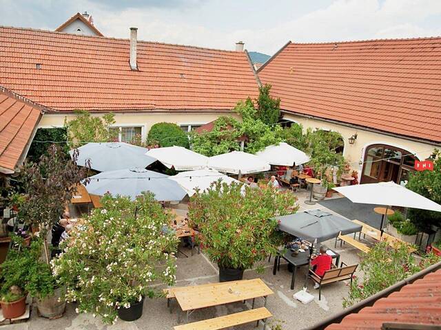 Immobilie in Furth bei Göttweig - Tradititioneller Vierkanthof mit 2 Wohnhäusern, Heurigenlokal & Hofladen Nähe Stift Göttweig bei Krems - Bild 3