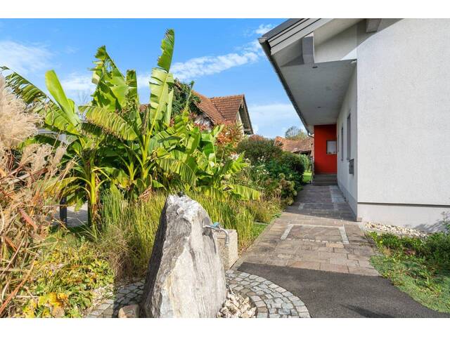 Immobilie in Sinabelkirchen - Vielseitiges Mehrfamilienhaus auf großem Grundstück und tollem Ausbaupotenzial - Bild 3