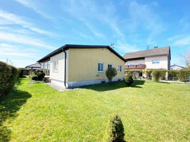 Immobilie in Gunskirchen - Älterer, aber gepflegter Bungalow mit großem Wintergarten - Bild 1