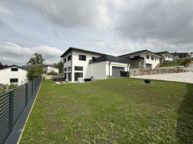 Immobilie in Mehrnbach - Traumhaftes Einfamilienhaus in Mehrnbach: Terrasse, Garage & Garten! ‍ ‍ ‍ - Bild 2