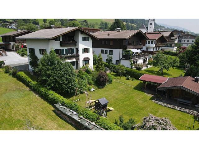 Immobilie in Uttendorf - Ein freistehendes Mehrfamilienhaus mit 3 Wohnungen in der Region Zell am See / Kaprun mit schönem Ausblick auf die Hohen Tauern mit der Möglichkeit, 2 Einheiten touristisch zu vermieten. - Bild 1