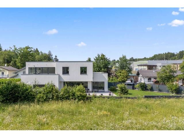 Immobilie in Ohlsdorf - Einzigartige Luxus-Villa in Ohlsdorf - traumhafte Lage, modernes Design & großzügiger Raumkomfort - Bild 3