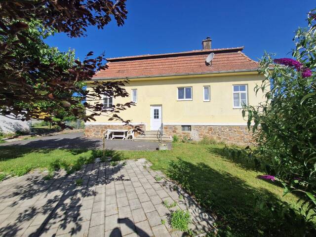 Immobilie in Maissau - SANIERUNGSBEDÜRFTIGES, CHARMANTES LANDHAUS MIT TRAUMHAFTEM GARTEN IN ALLERBESTER, RUHIGER WOHN-, RUHE- UND ZENTRUMSLAGE VON MAISSAU - Bild 2