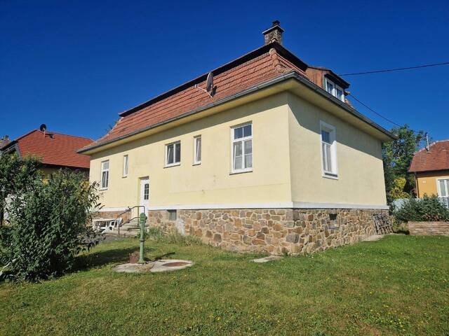 Immobilie in Maissau - SANIERUNGSBEDÜRFTIGES, CHARMANTES LANDHAUS MIT TRAUMHAFTEM GARTEN IN ALLERBESTER, RUHIGER WOHN-, RUHE- UND ZENTRUMSLAGE VON MAISSAU - Bild 3