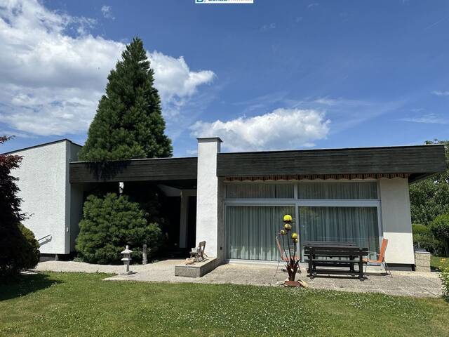 Immobilie in Breitenfurt bei Wien - 2384 Breitenfurt , Traumbungalow mit viel Raumangebot, Pool und Riesengarten in Grünruhelage - Bild 0