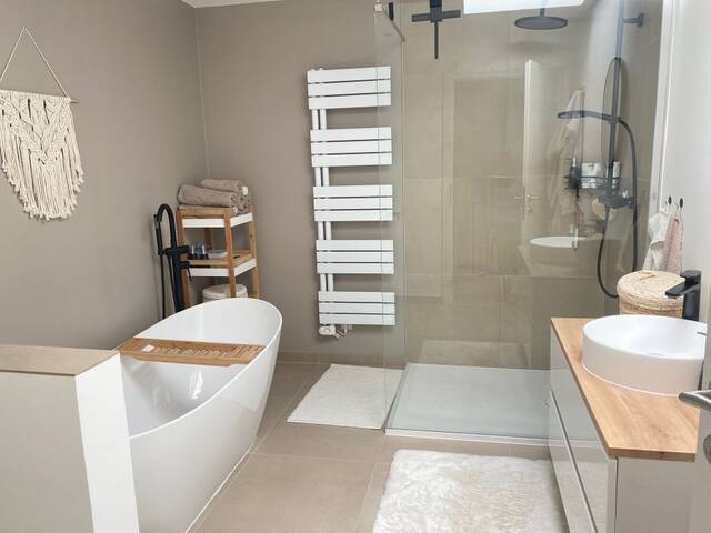 Immobilie in Trausdorf an der Wulka - Luxus-Bungalow am See - inkl. Einrichtung und Inventar (PROVISIONSFREI!) - Bild 1