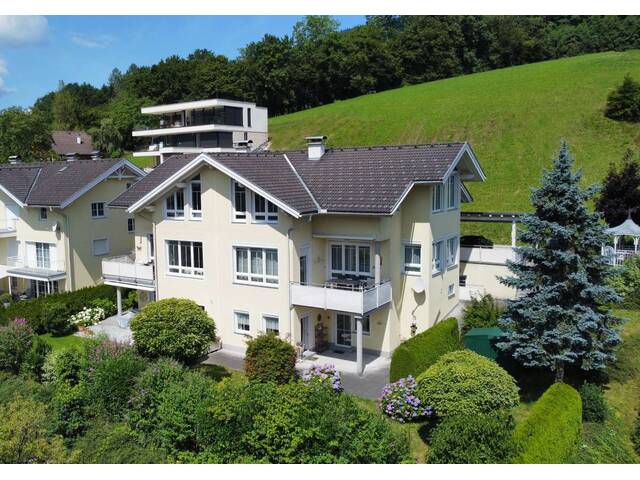 Immobilie in Au - Ihr Refugium am Attersee - stilvoll und naturnah leben mit traumhaftem Seeblick - Bild 0