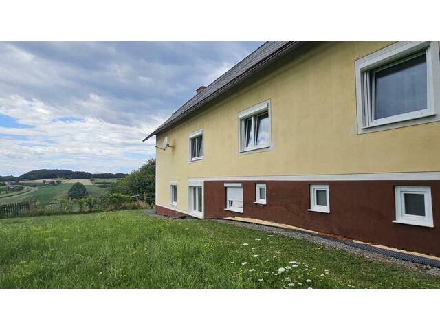 Immobilie in Kapfenstein - ** Geschmackvolles Zweifamilienwohnhaus - ca. 1,9ha LW-Fläche mit Wald ** unvergleichbarer Panoramablick auf Schloss Kapfenstein und das steirische Hügelland ** - Bild 3