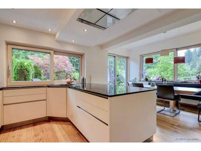 Immobilie in Söll - Tolle Aussicht ohne Einsicht: Großzügiges Tiroler Landhaus auf 9.000 m² am Wilden Kaiser - Bild 0